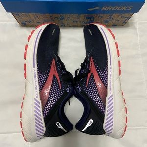 Brooks Adrenaline GTS 22 size 9.5